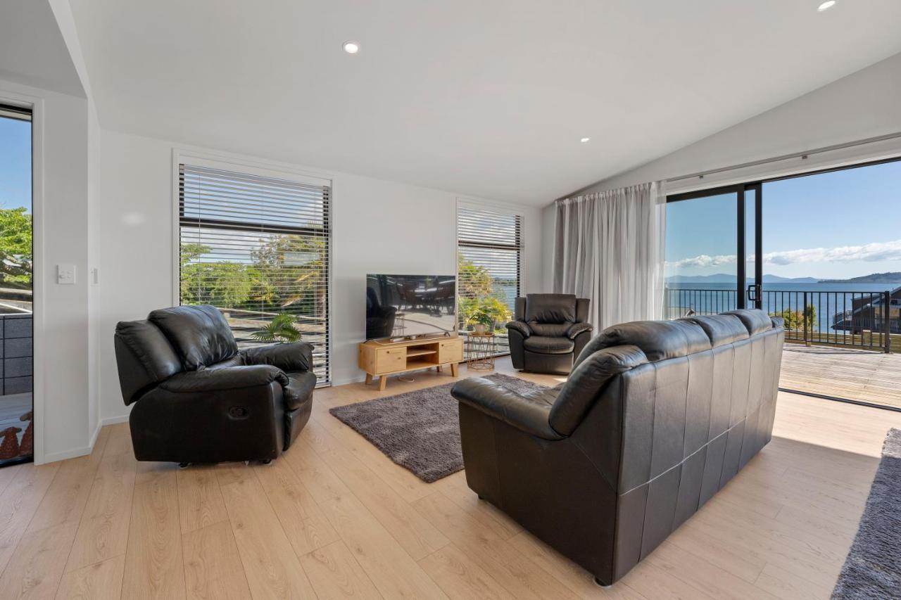 Lakeview Terrace - Taupo Holiday Home Buitenkant foto